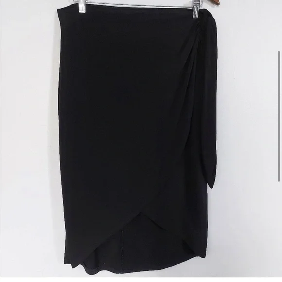 Torrid Crossover Side Tie Skirt Black Size 0X Or US 12 - Picture 4 of 6
